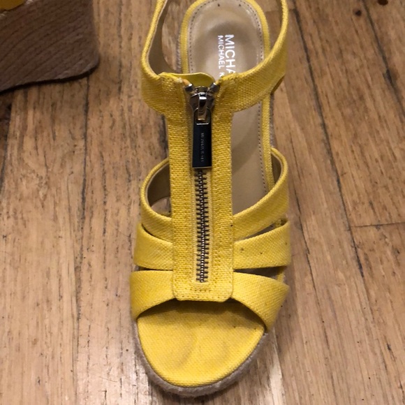 Micheal Kors wedges - Picture 3 of 4